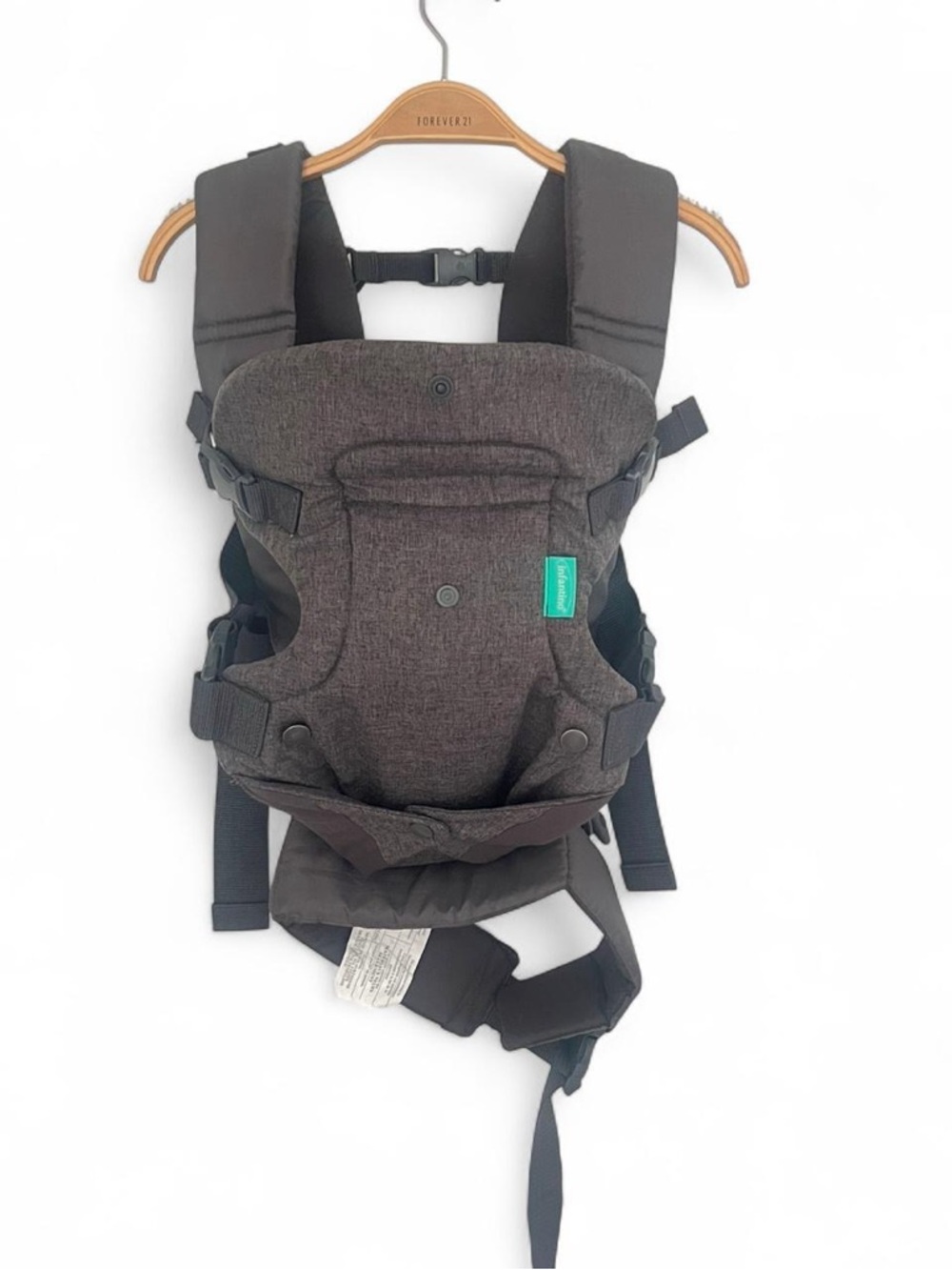 Infantino Gray and Off-White Fabric Care Tag